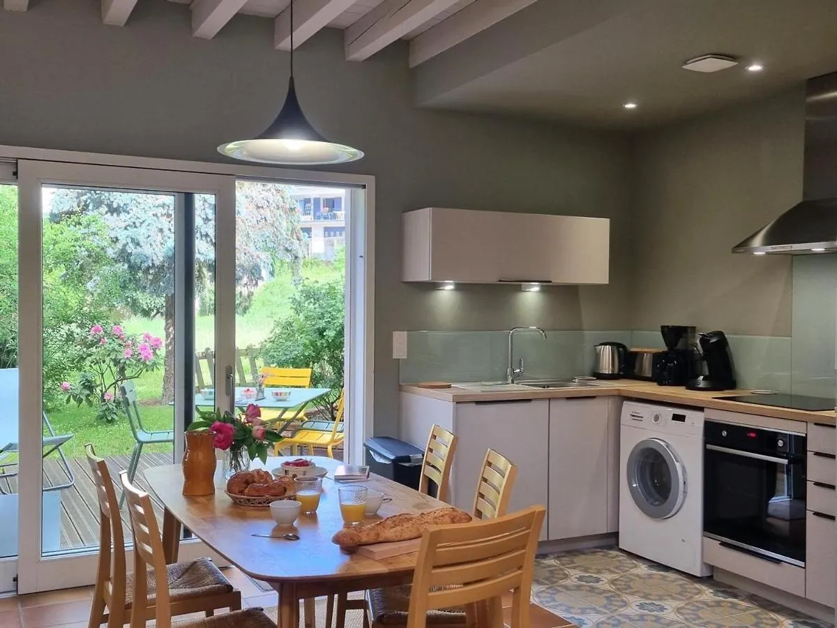 Maison Cosy Avec Terrasse, Jardin Fleuri, Et Tout Confort A Saint-Galmier - Fr-1-496-292 Holiday home