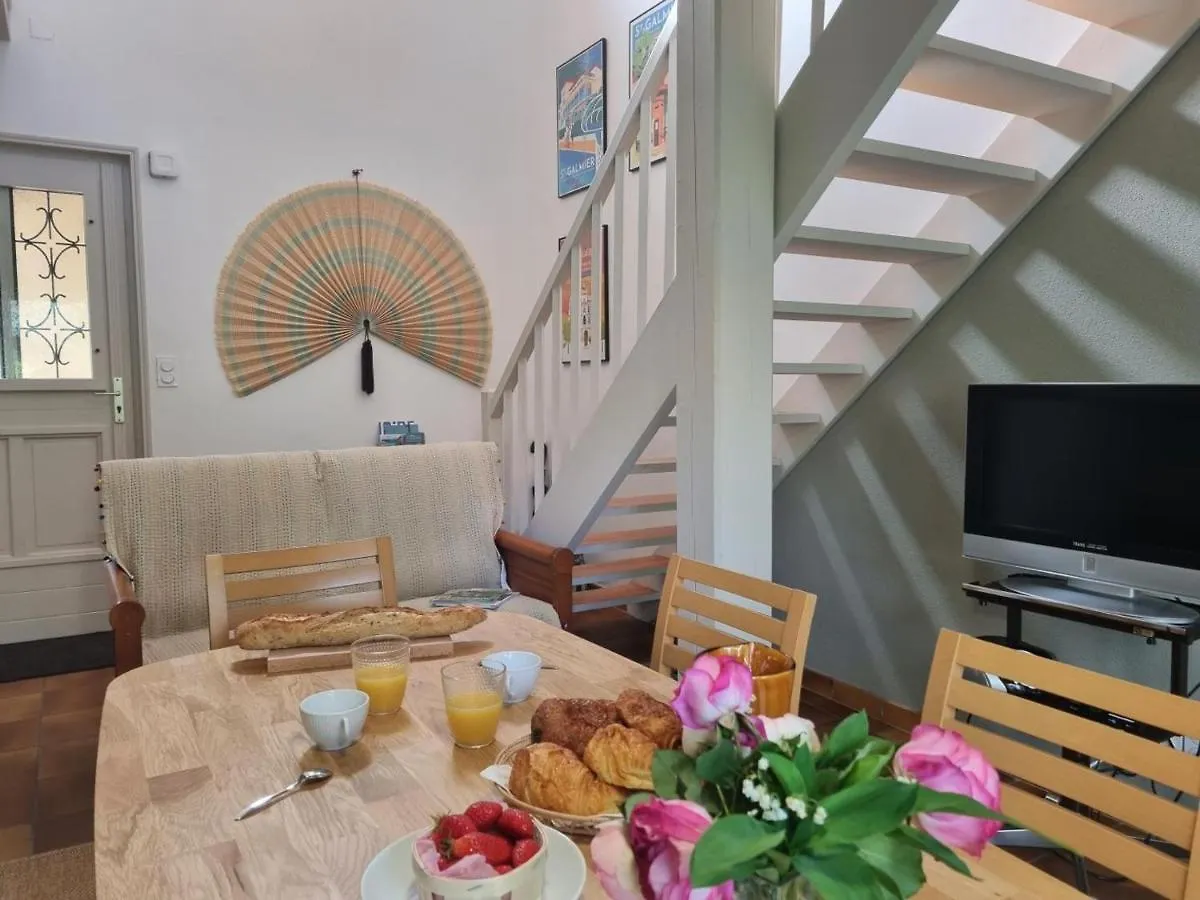Maison Cosy Avec Terrasse, Jardin Fleuri, Et Tout Confort A Saint-Galmier - Fr-1-496-292