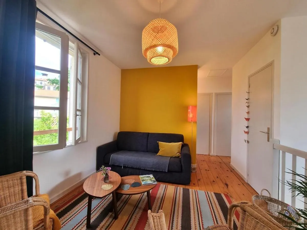 Holiday home Maison Cosy Avec Terrasse, Jardin Fleuri, Et Tout Confort A Saint-Galmier - Fr-1-496-292