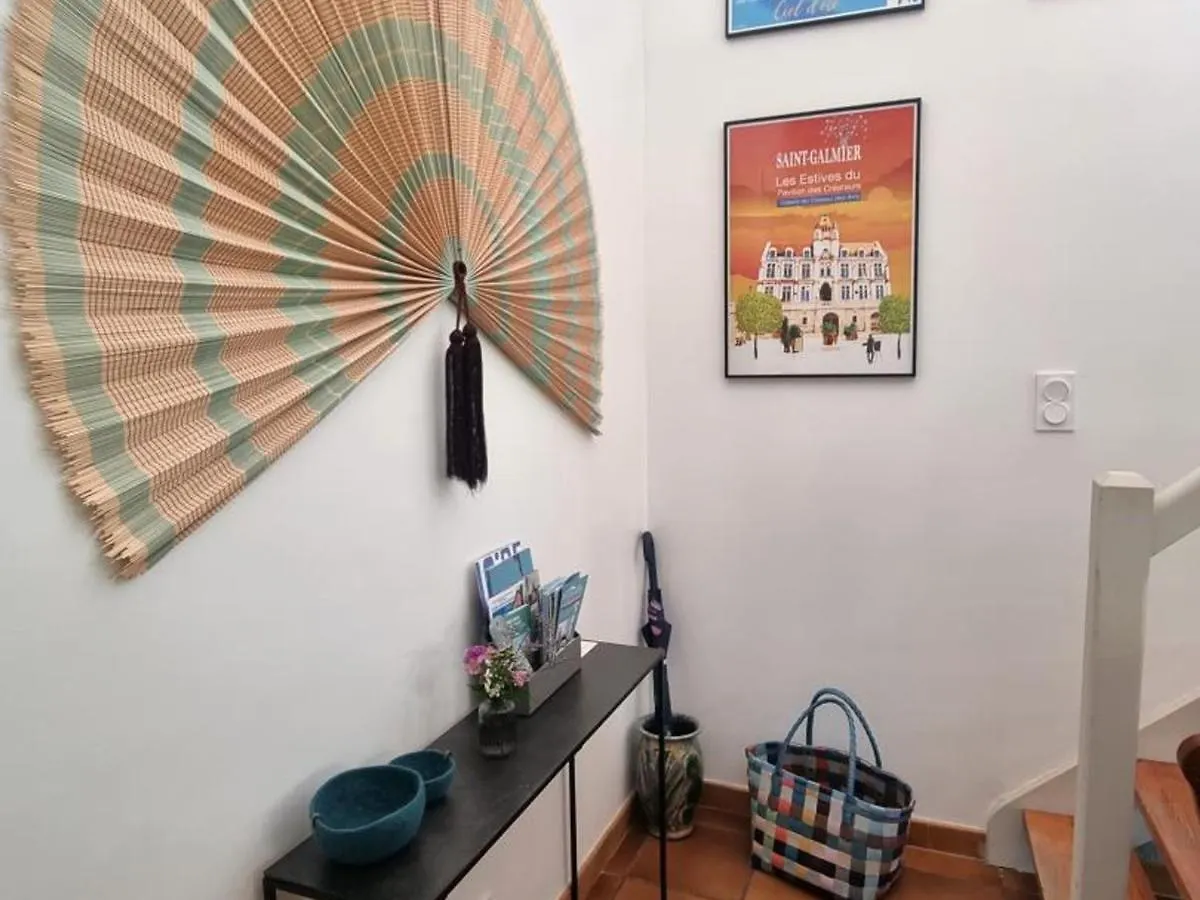 Maison Cosy Avec Terrasse, Jardin Fleuri, Et Tout Confort A Saint-Galmier - Fr-1-496-292 0*,