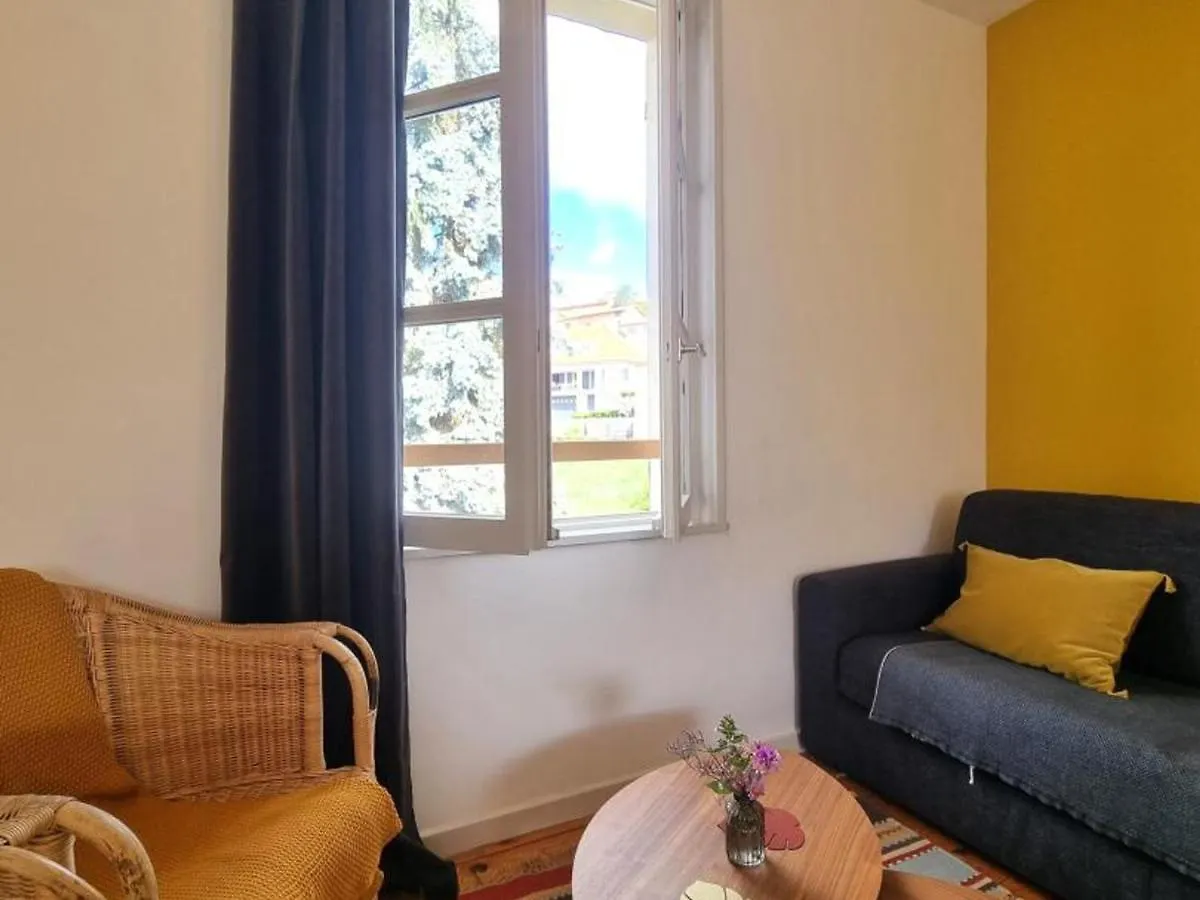 Maison Cosy Avec Terrasse, Jardin Fleuri, Et Tout Confort A Saint-Galmier - Fr-1-496-292