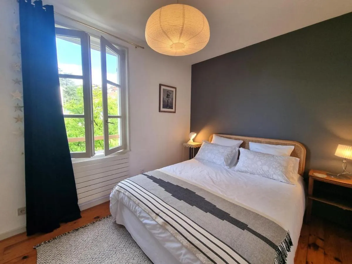Maison Cosy Avec Terrasse, Jardin Fleuri, Et Tout Confort A Saint-Galmier - Fr-1-496-292 0*,  France