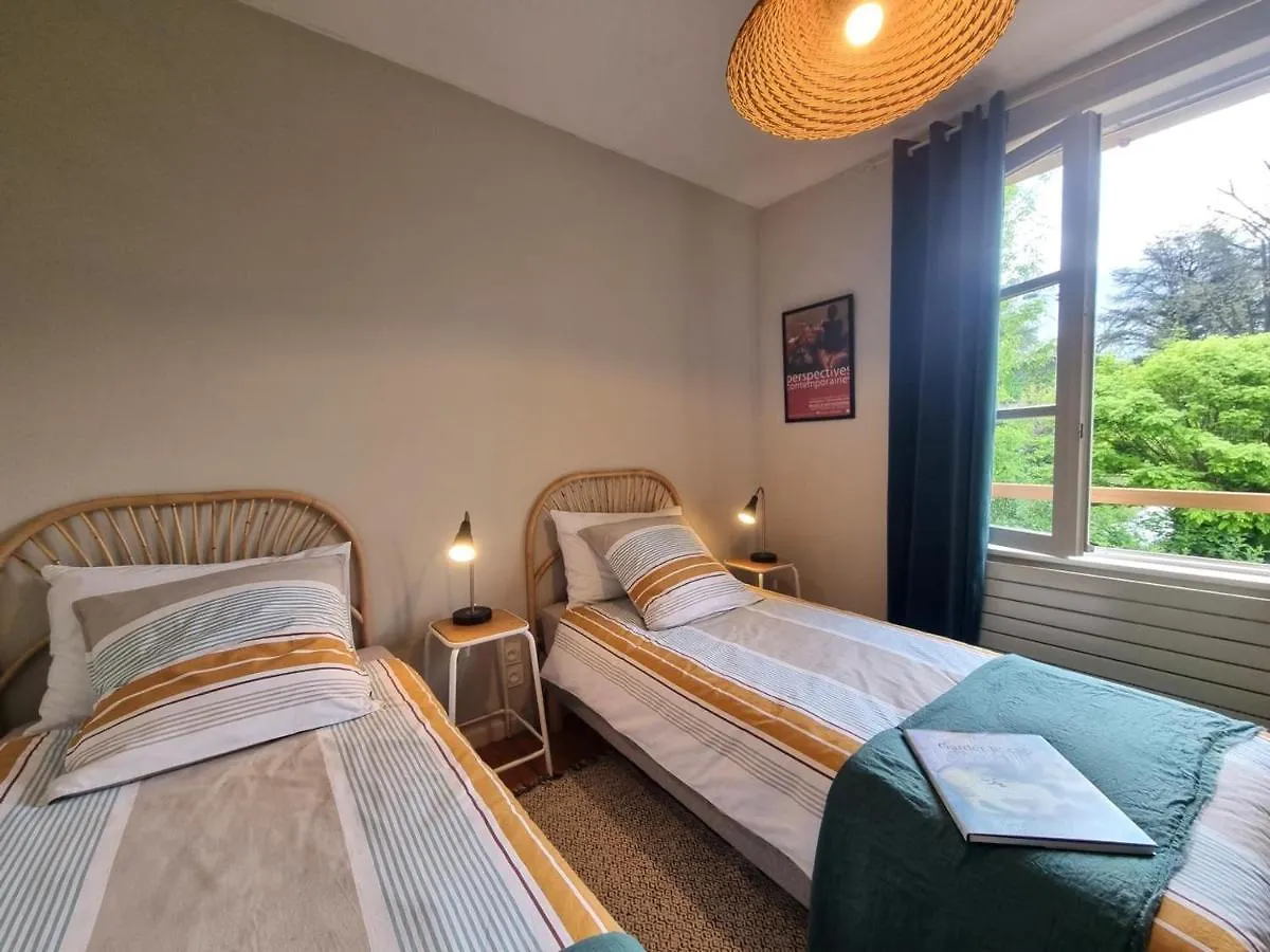 Maison Cosy Avec Terrasse, Jardin Fleuri, Et Tout Confort A Saint-Galmier - Fr-1-496-292
