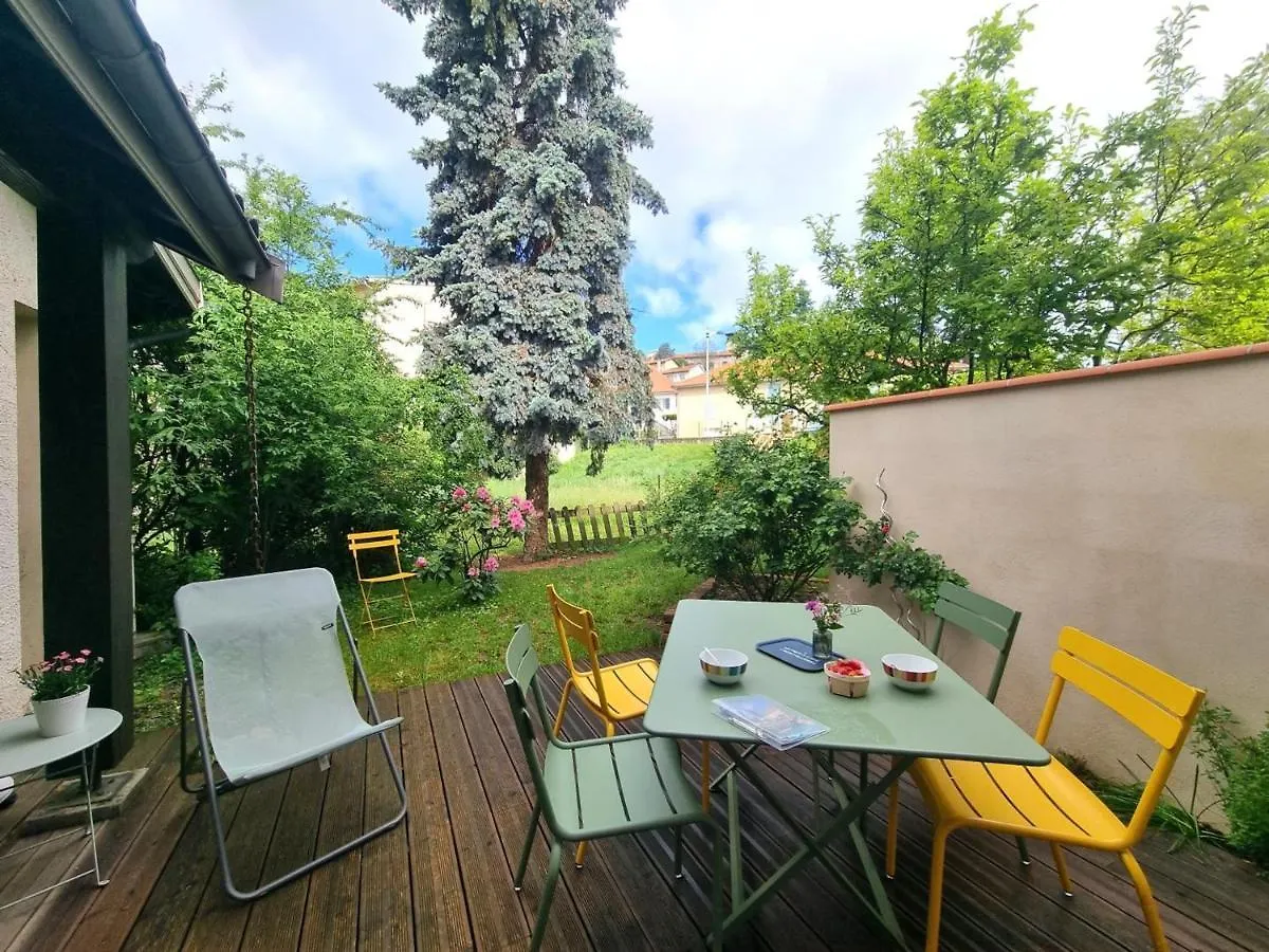 Holiday home Maison Cosy Avec Terrasse, Jardin Fleuri, Et Tout Confort A Saint-Galmier - Fr-1-496-292