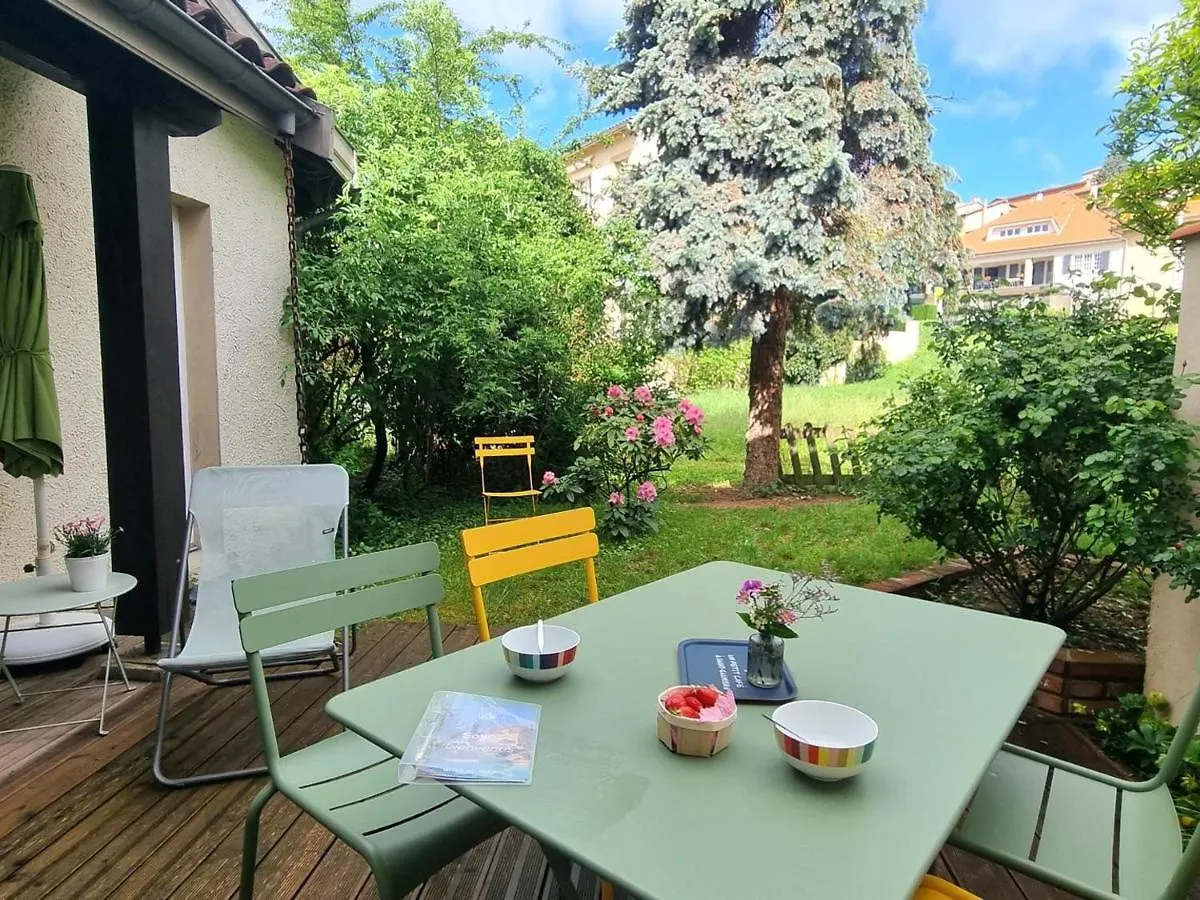 Maison Cosy Avec Terrasse, Jardin Fleuri, Et Tout Confort A Saint-Galmier - Fr-1-496-292